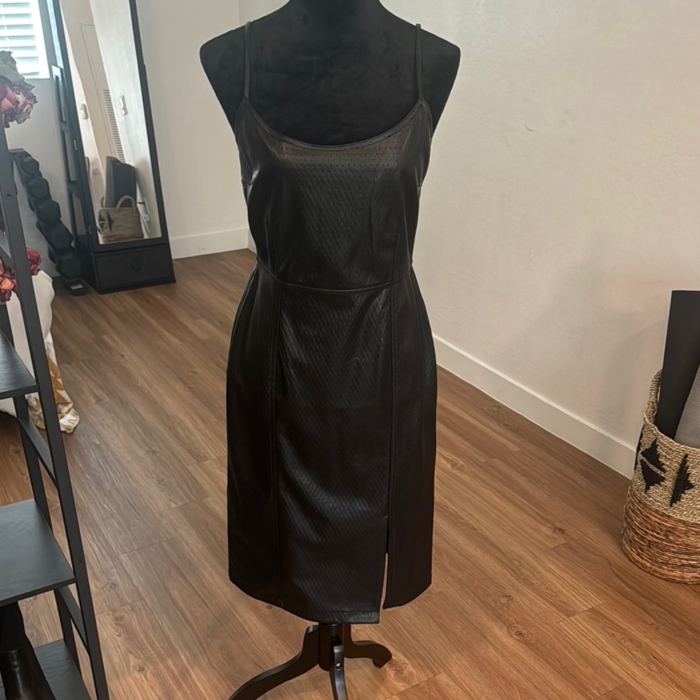 Steve Madden Black Knee-Length Sleeveless Sheath Dress